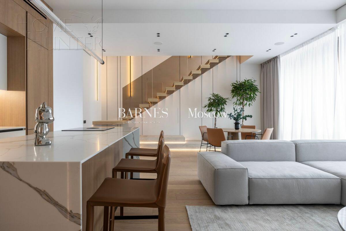 3-этажный таунхаус 250 м² с отделкой