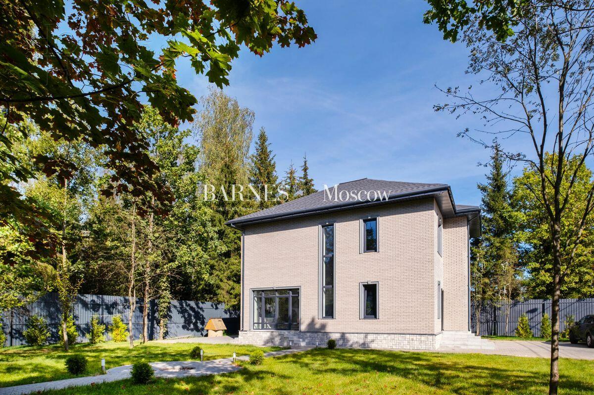 2-этажный коттедж 230 м² с отделкой