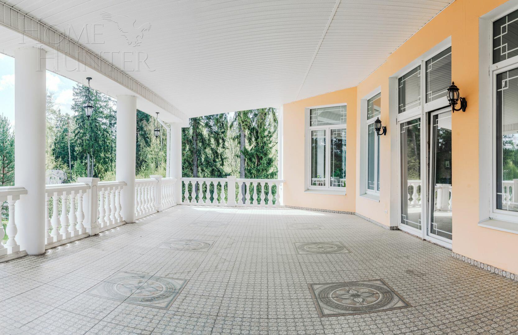 3-этажный коттедж 1 150 м² с отделкой