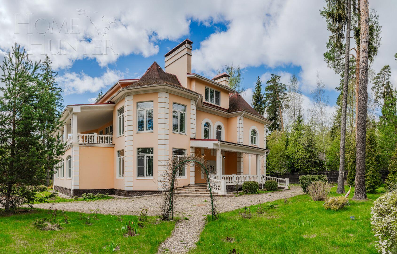 3-этажный коттедж 1 150 м² с отделкой