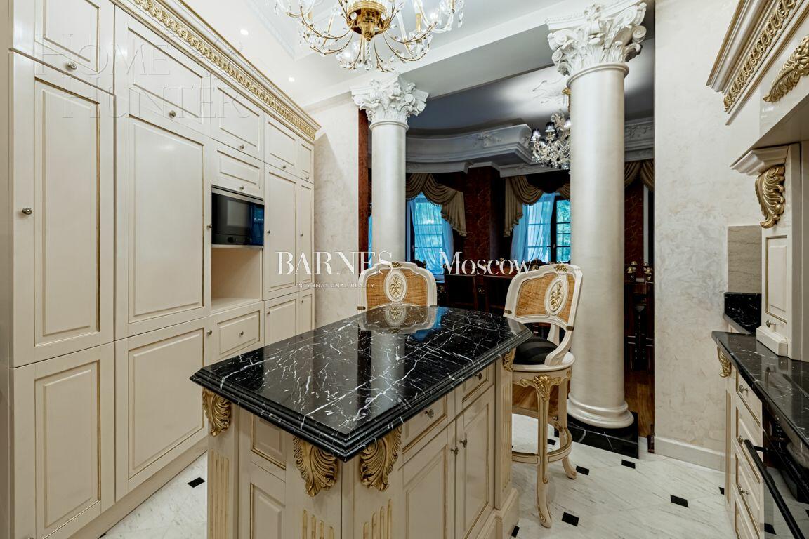 2-этажный коттедж 900 м² с отделкой