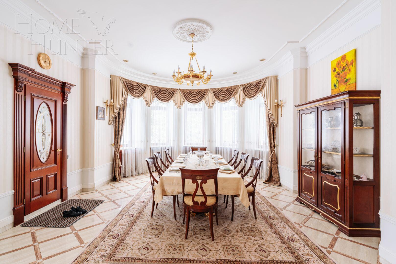 3-этажный коттедж 2 235 м² с отделкой