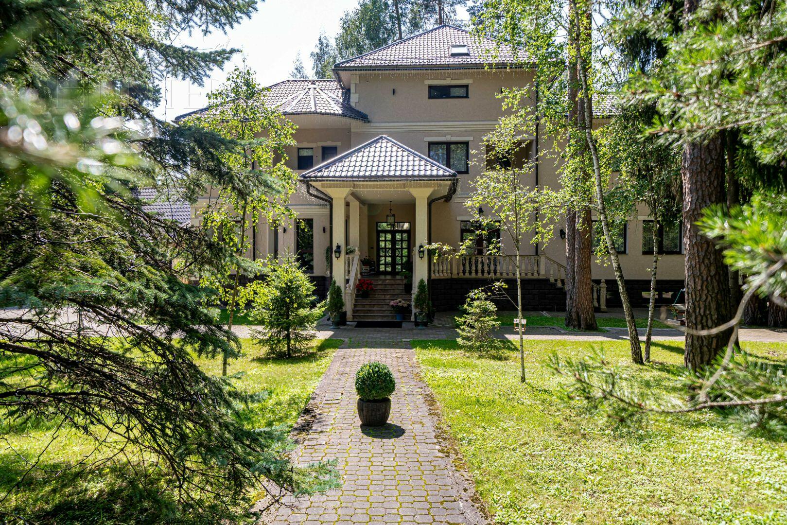 2-этажный коттедж 850 м² с отделкой
