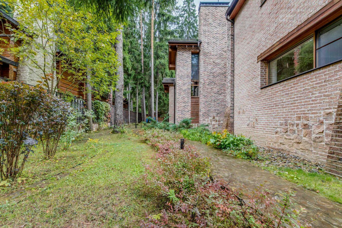 2-этажный коттедж 600 м² с отделкой