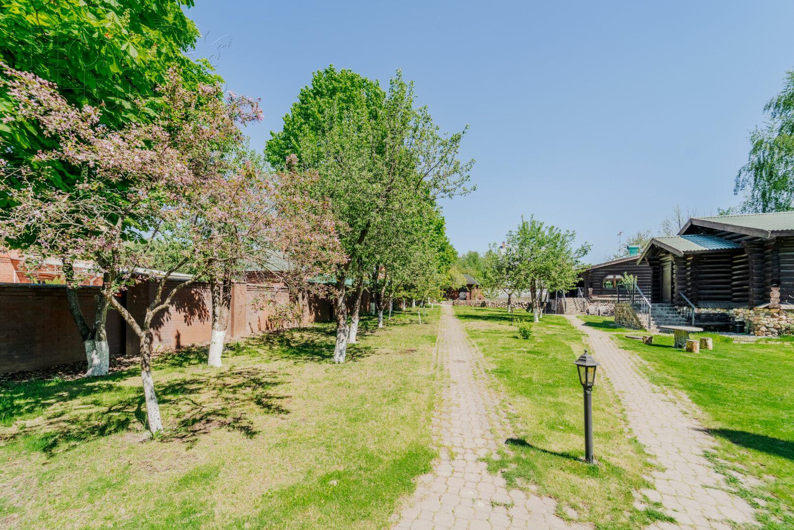3-этажный коттедж 600 м² с отделкой