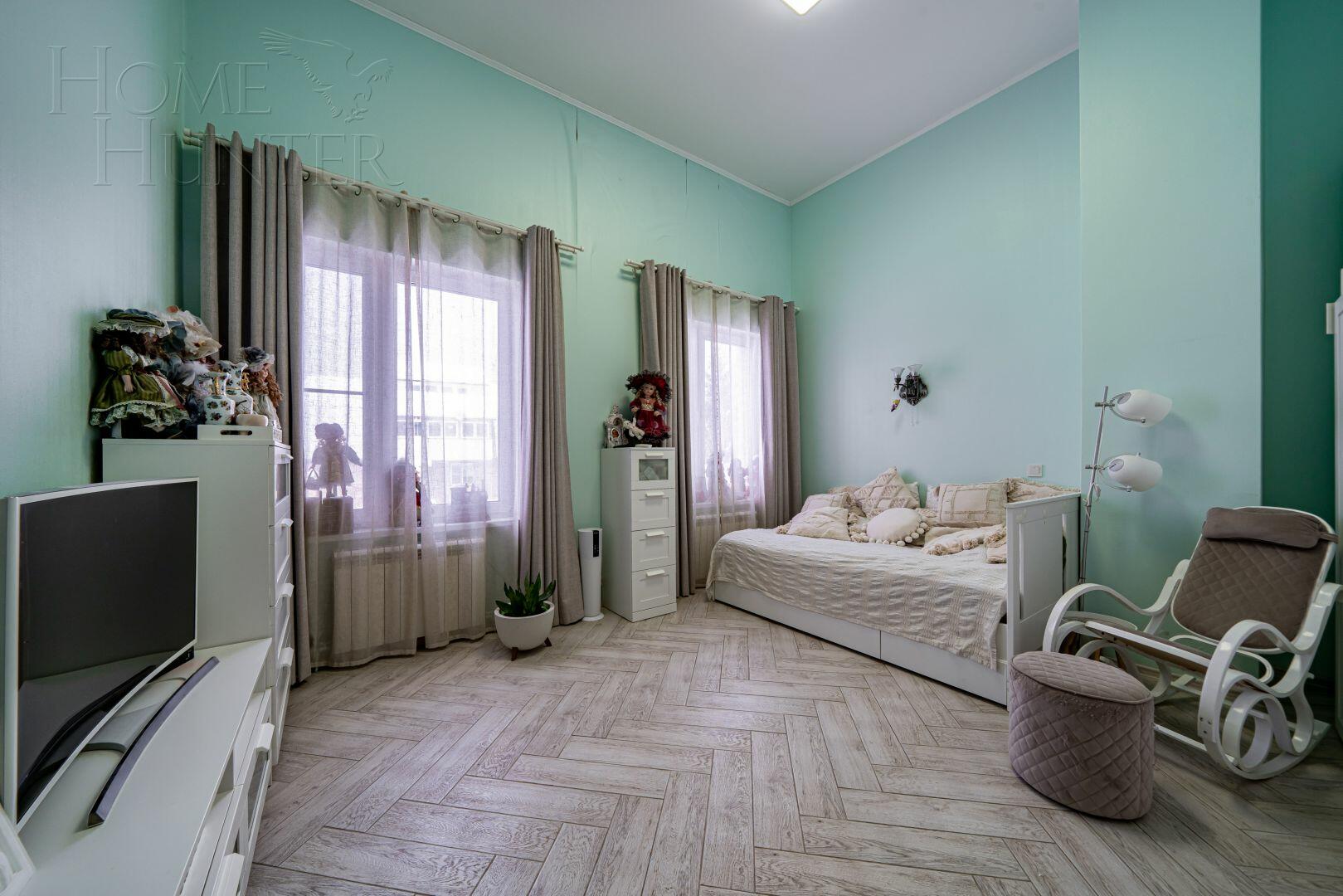 3-этажный коттедж 300 м² с отделкой