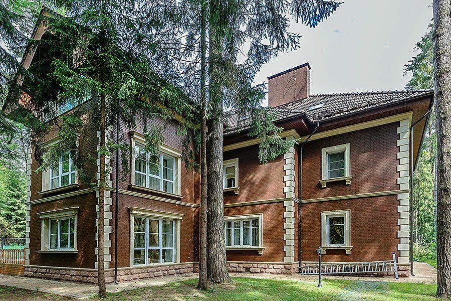2-этажный коттедж 850 м² с отделкой