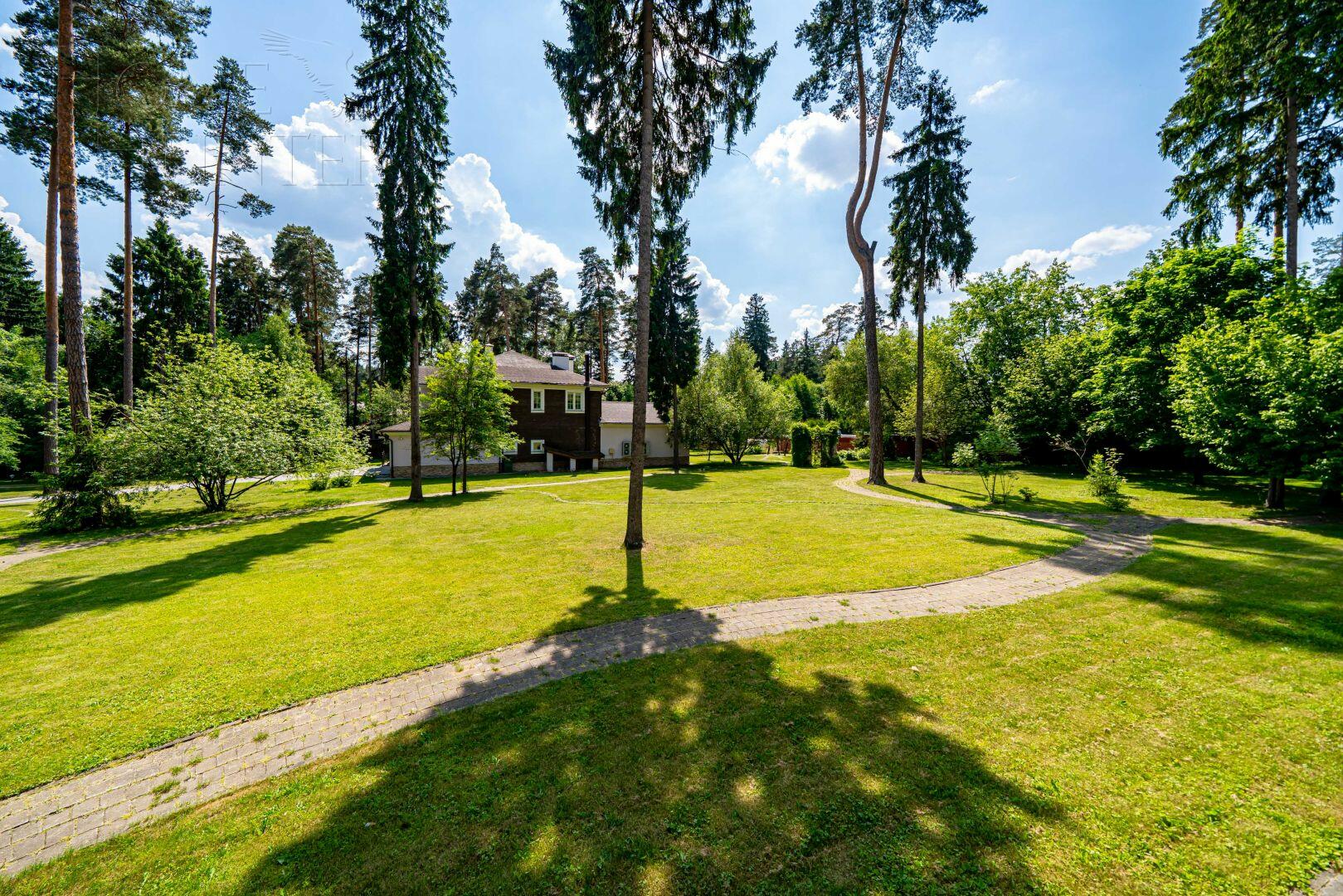 2-этажный коттедж 600 м² с отделкой