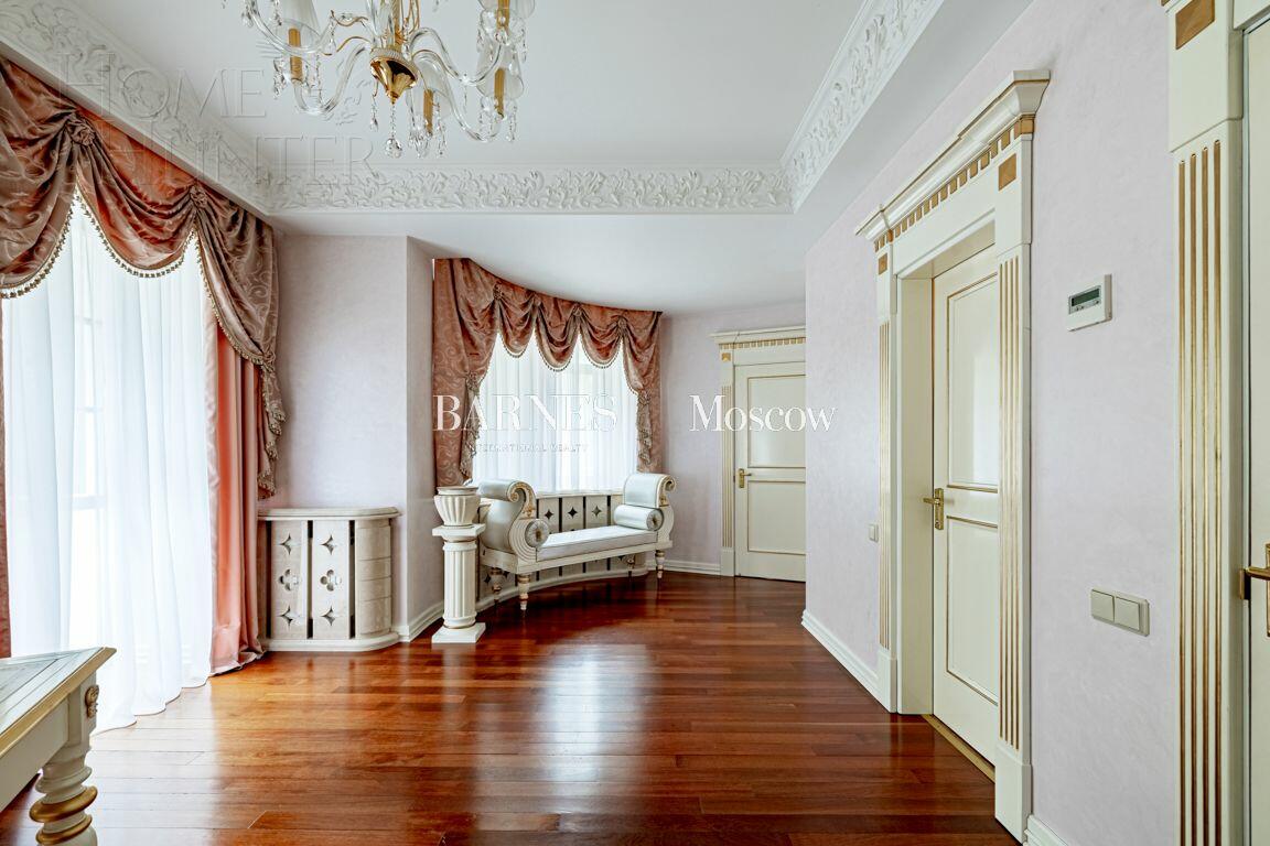 2-этажный коттедж 900 м² с отделкой