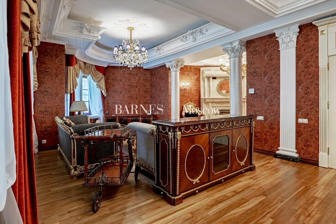 2-этажный коттедж 900 м² с отделкой