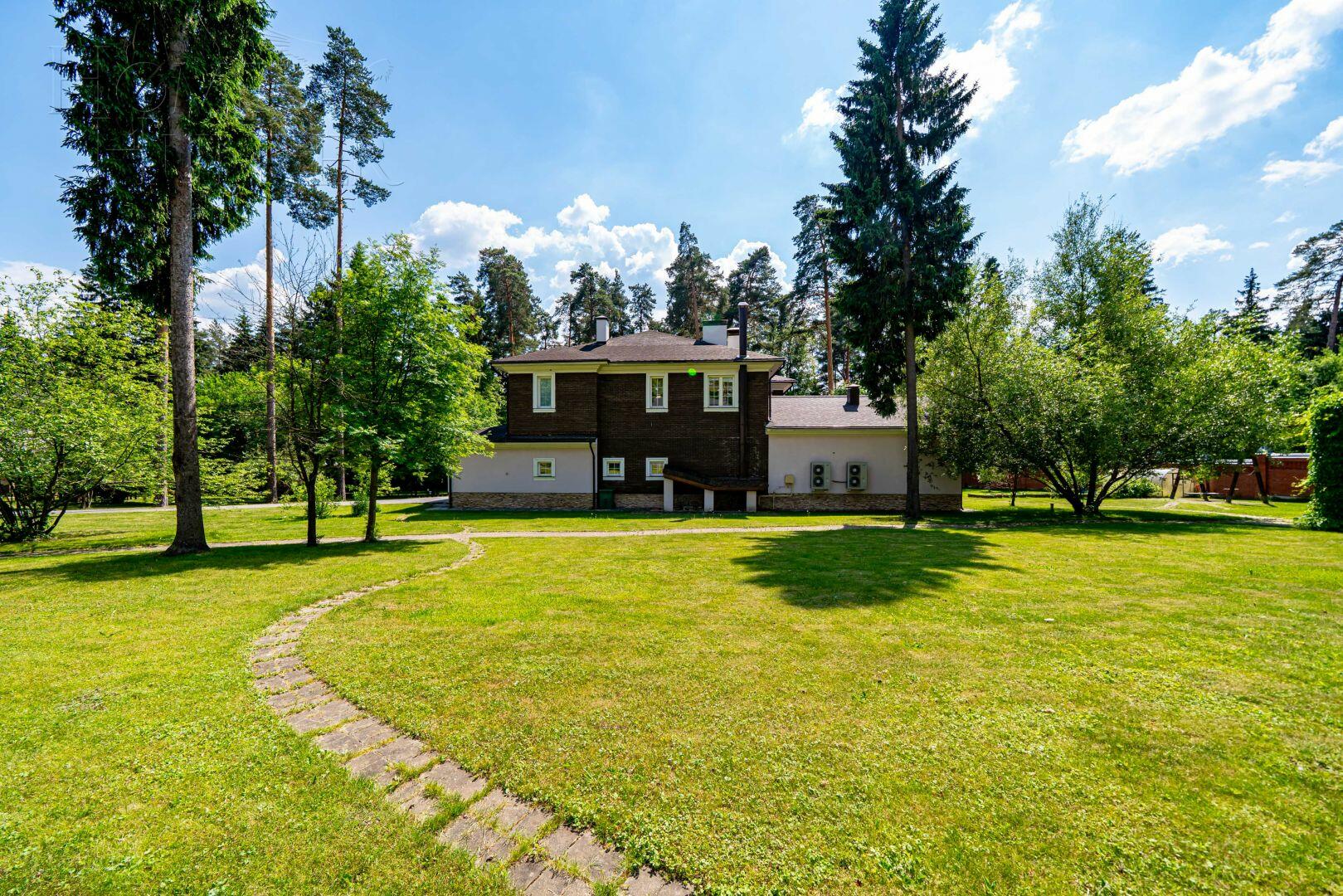 2-этажный коттедж 595 м² с отделкой