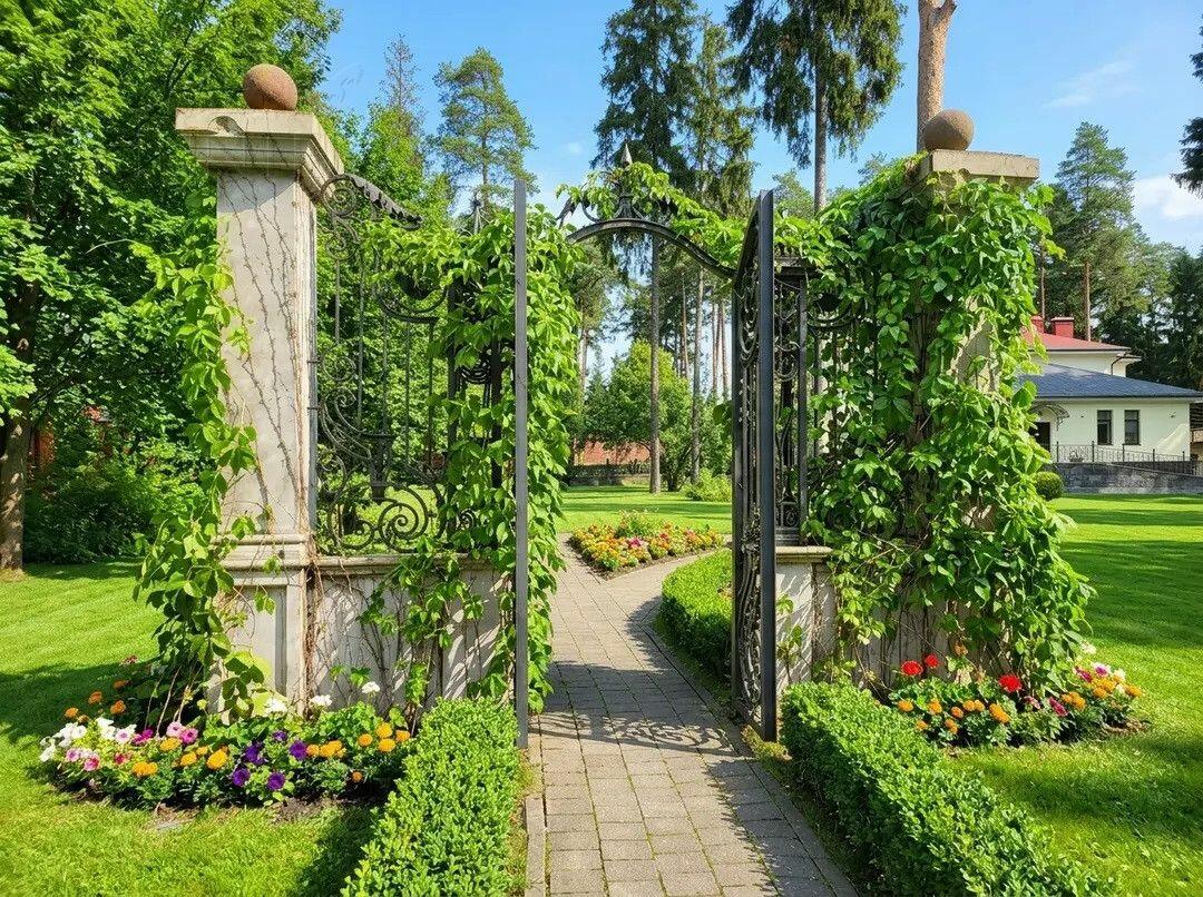 2-этажный коттедж 600 м² с отделкой