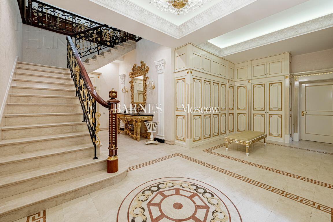 2-этажный коттедж 900 м² с отделкой
