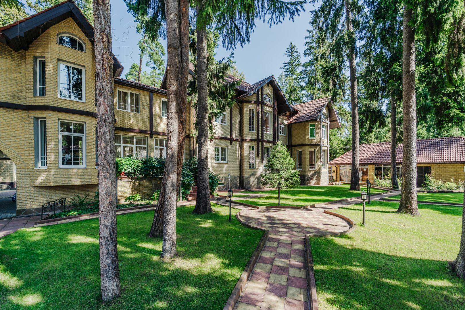 3-этажный коттедж 811 м² с отделкой
