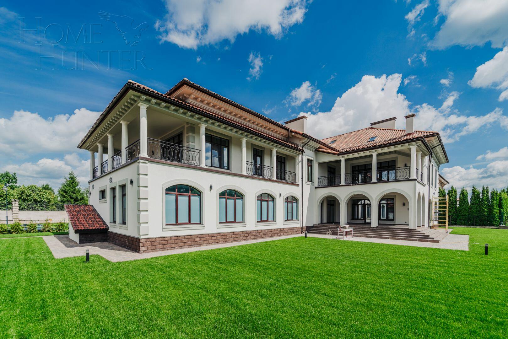 2-этажный коттедж 1 300 м² с отделкой