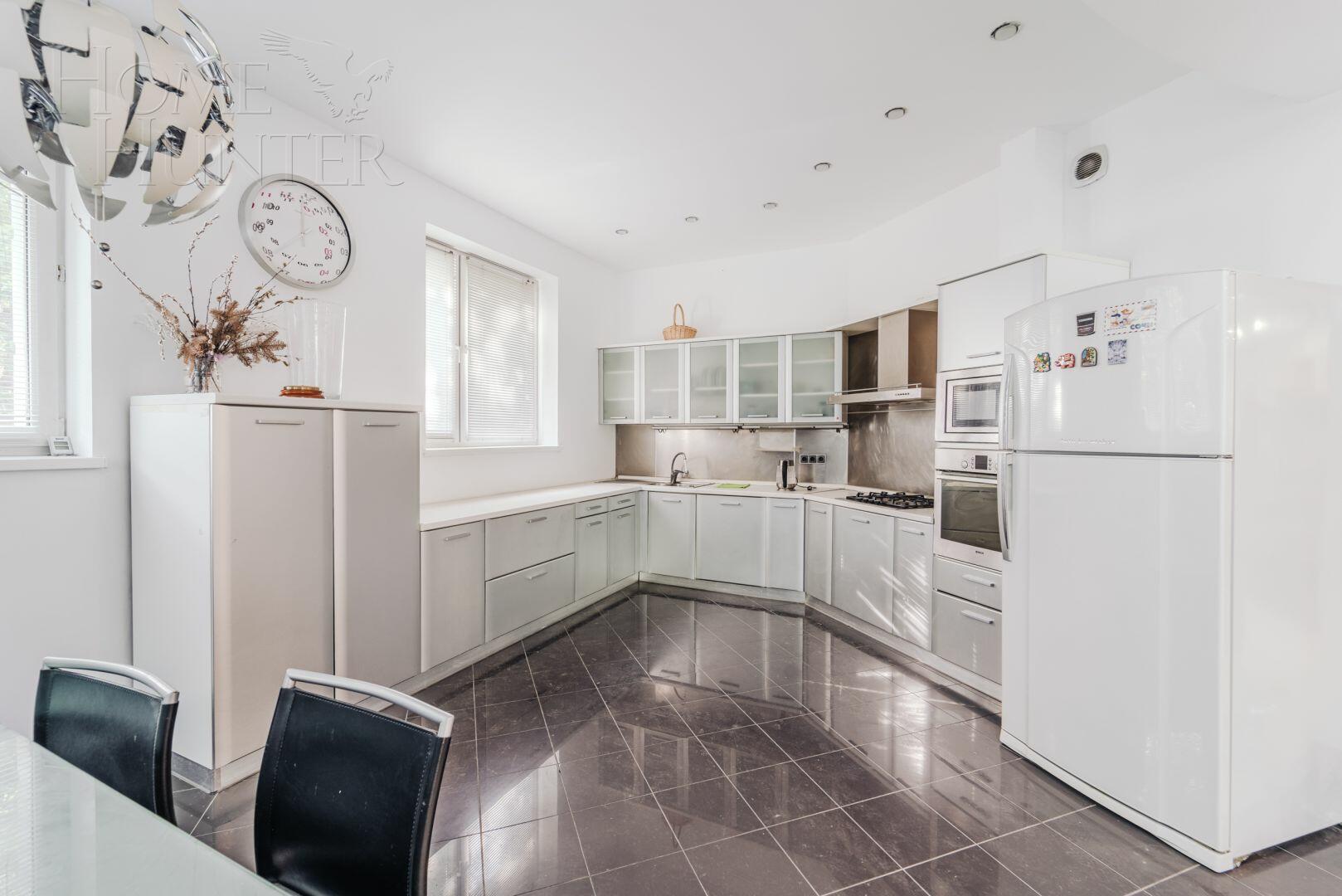 2-этажный коттедж 320 м² с отделкой