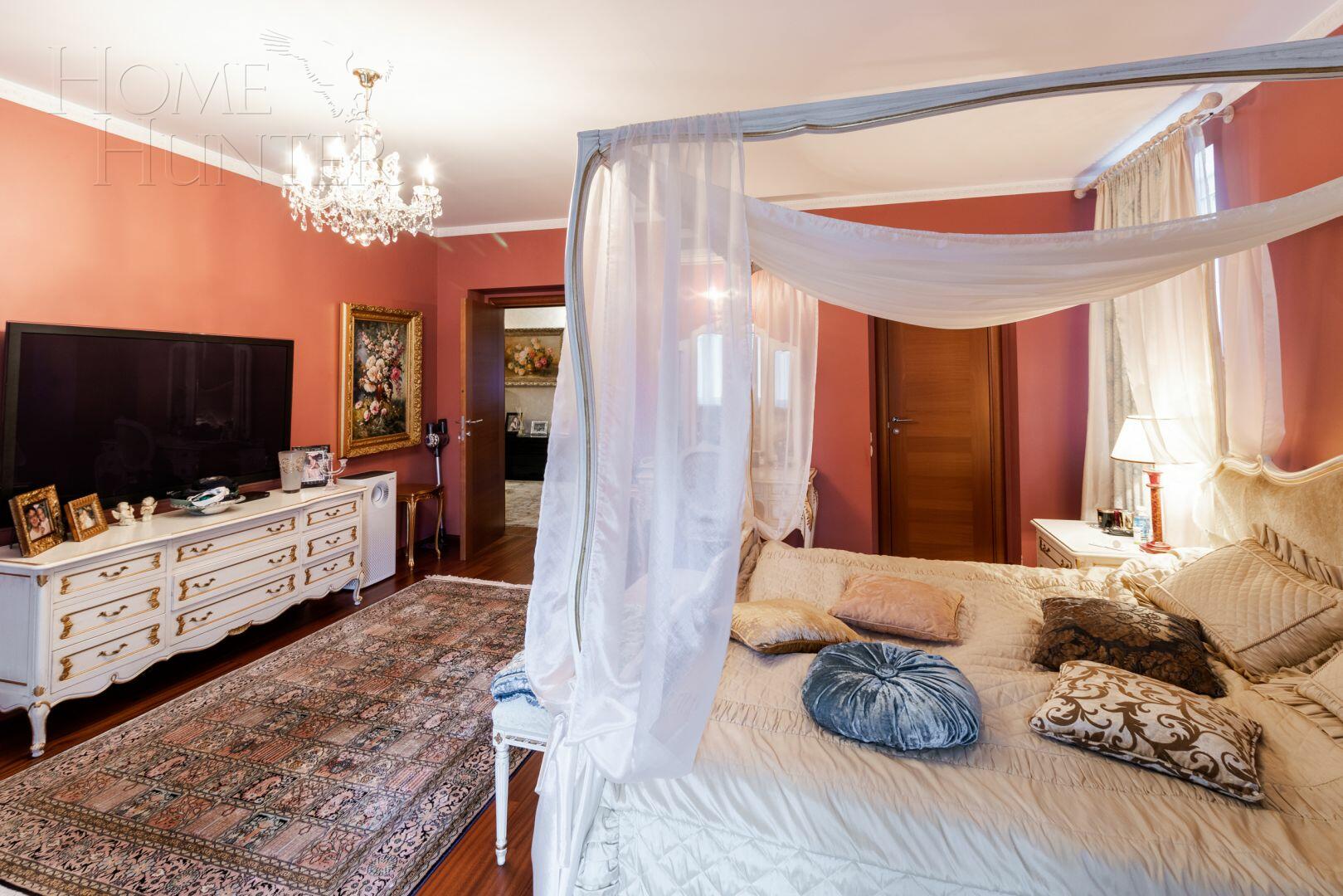 2-этажный коттедж 500 м² с отделкой