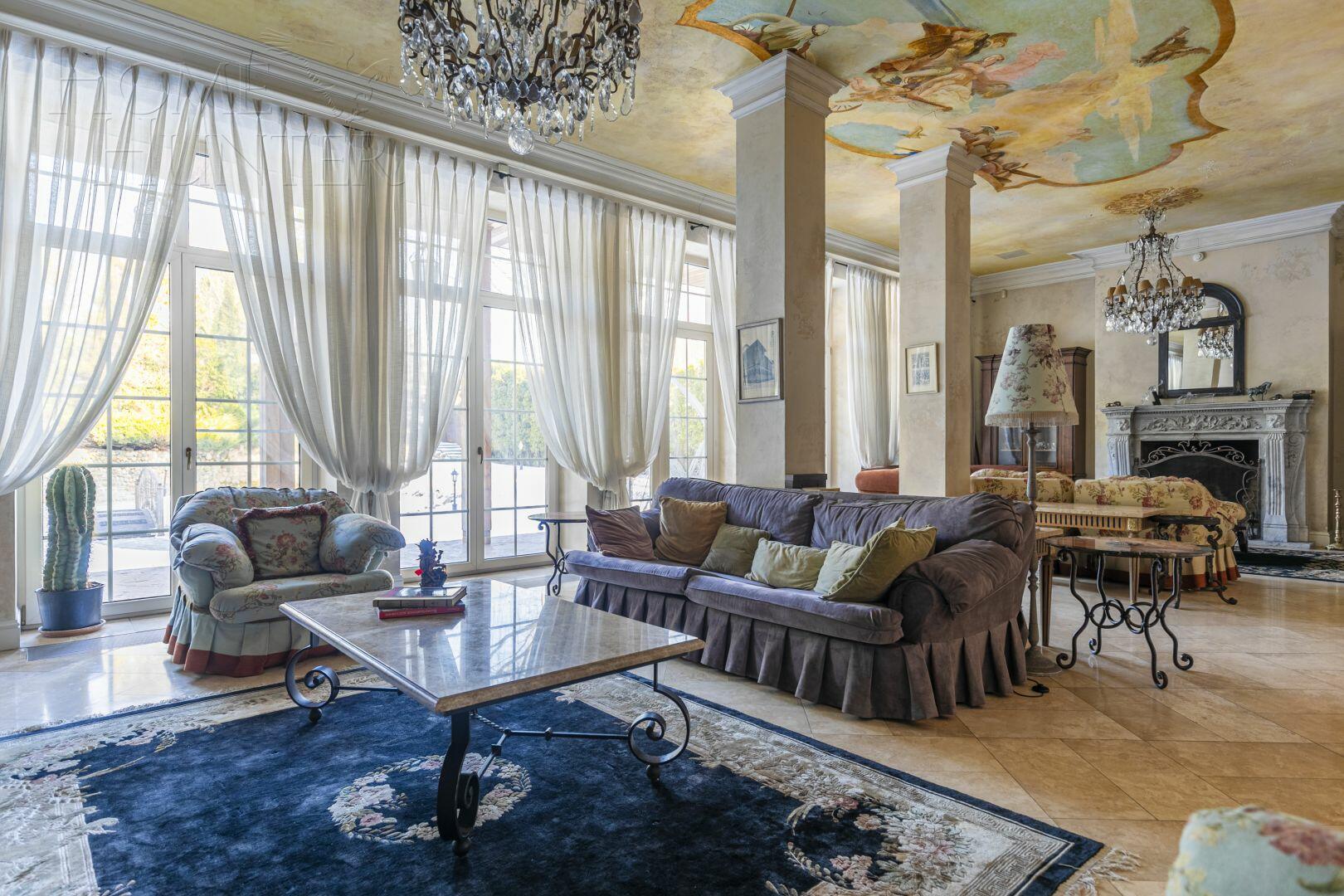 3-этажный коттедж 600 м² с отделкой