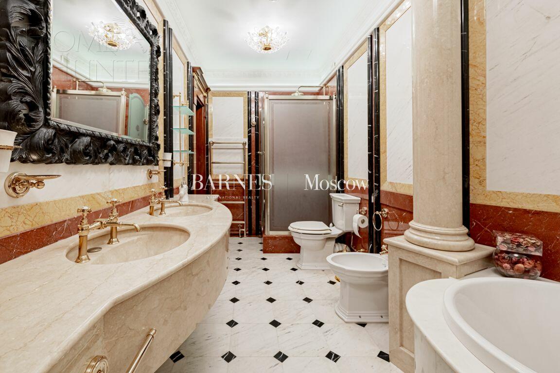 2-этажный коттедж 900 м² с отделкой