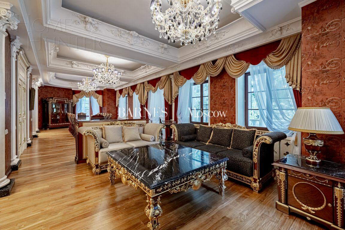 2-этажный коттедж 900 м² с отделкой