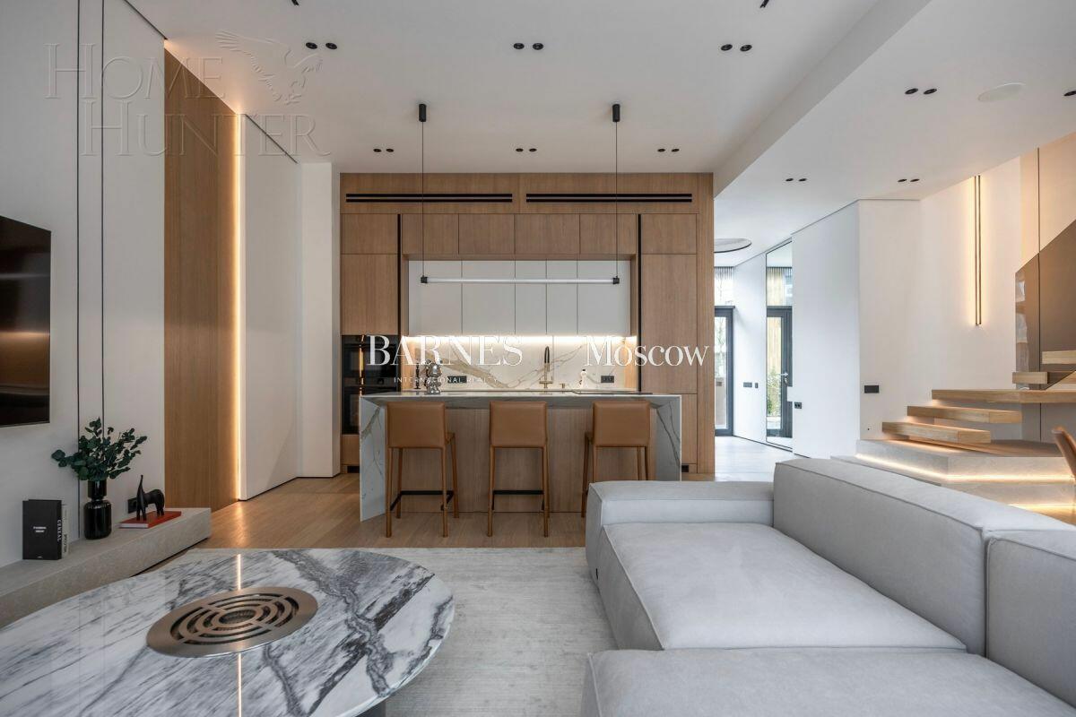 3-этажный таунхаус 250 м² с отделкой