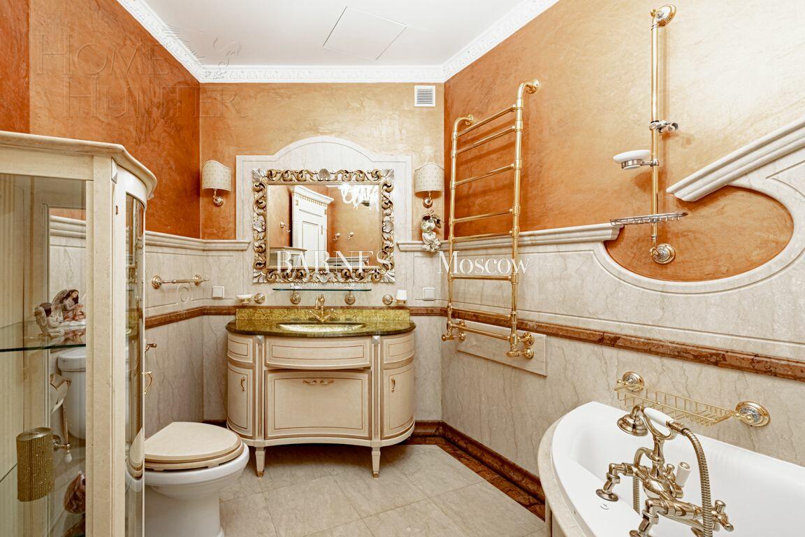 2-этажный коттедж 900 м² с отделкой