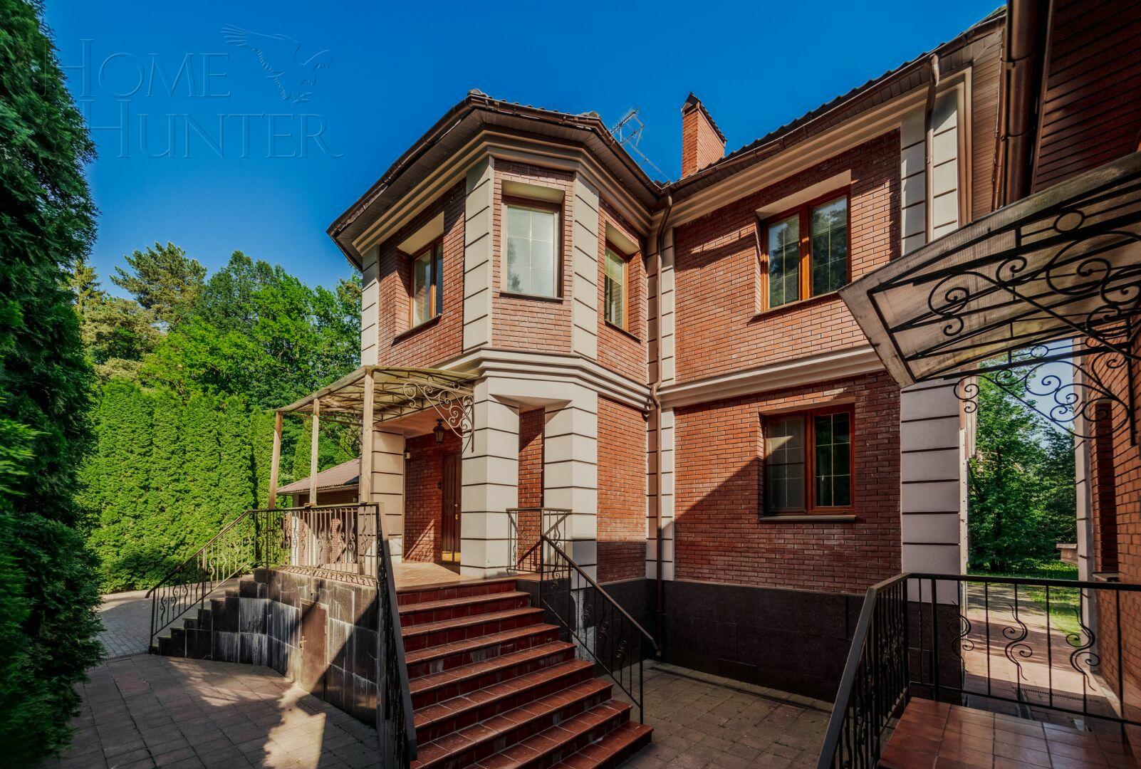 2-этажный коттедж 600 м² с отделкой