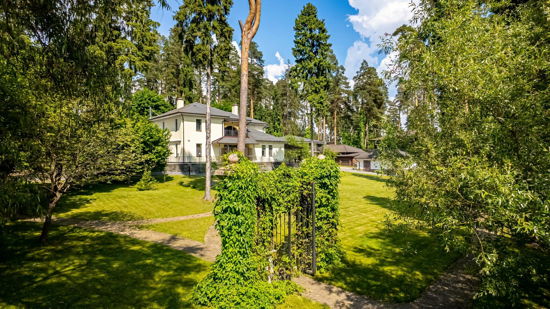 2-этажный коттедж 600 м² с отделкой