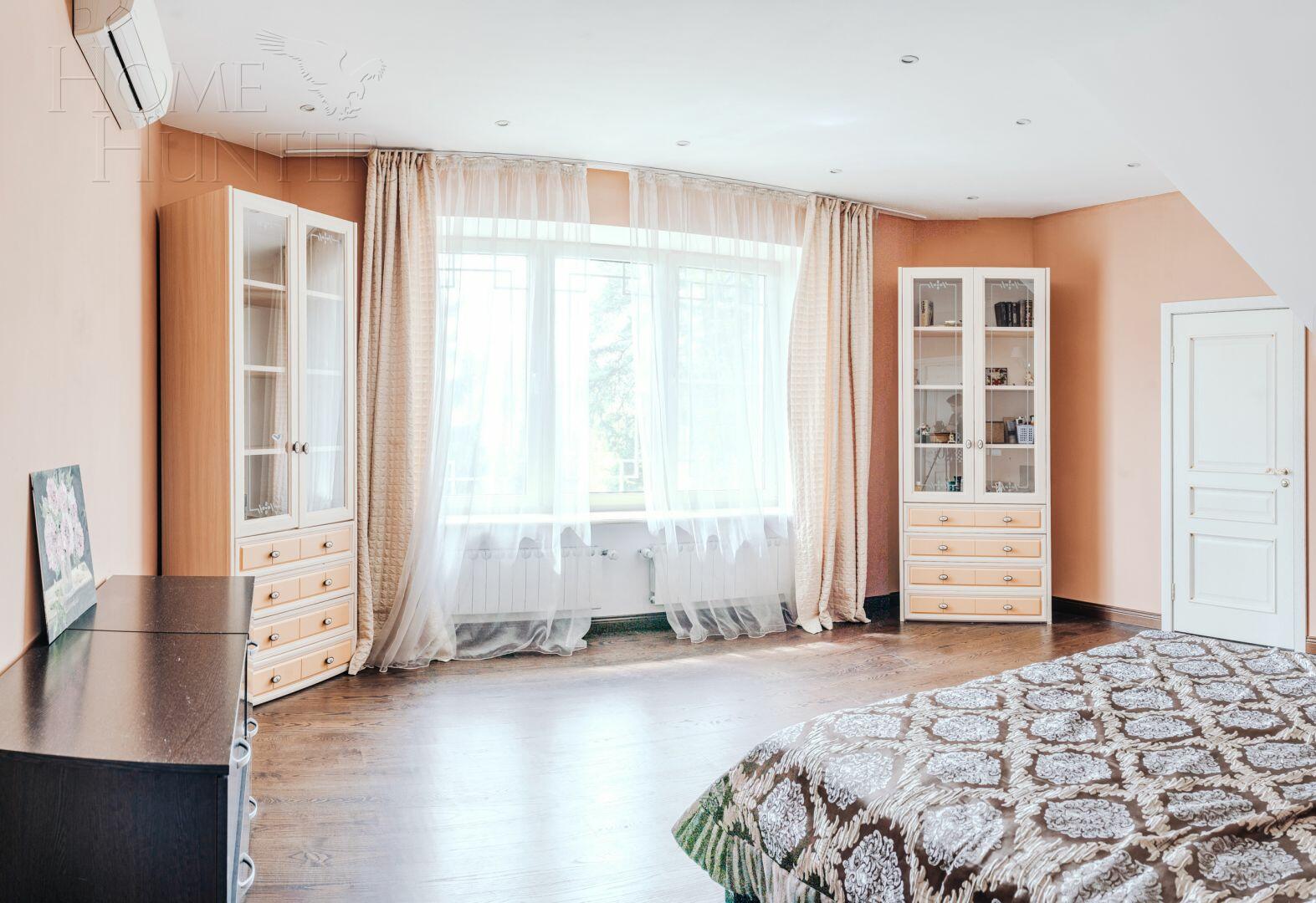 3-этажный коттедж 1 150 м² с отделкой
