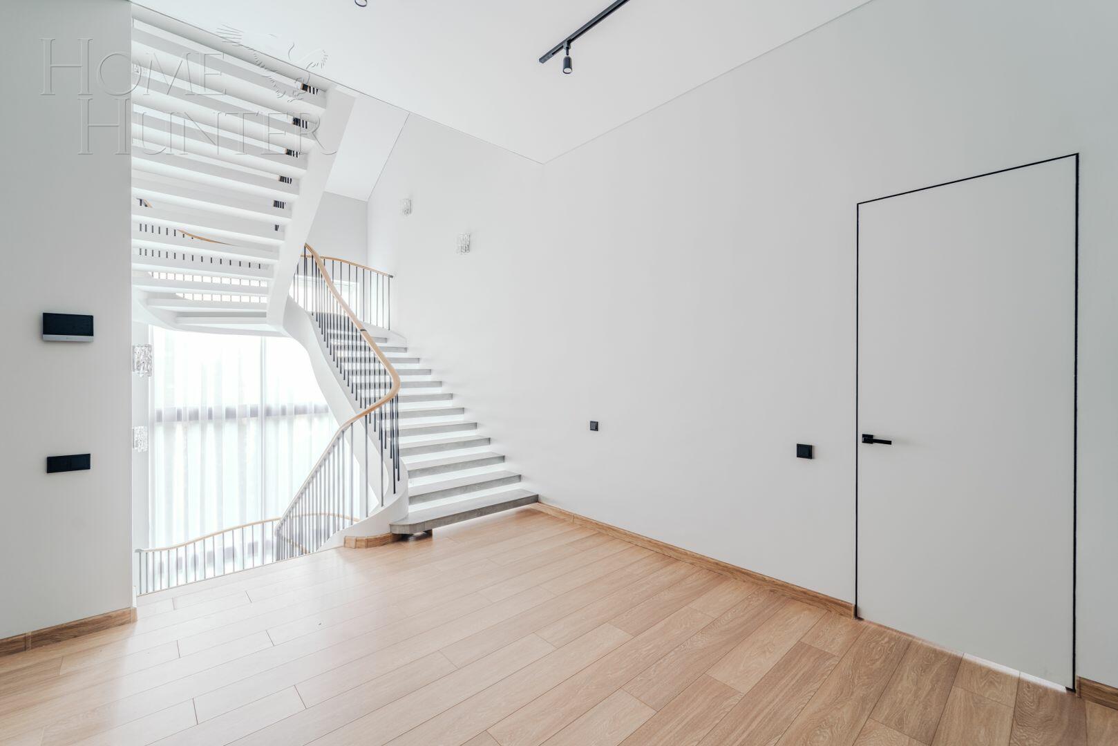 2-этажный коттедж 1 300 м² с отделкой
