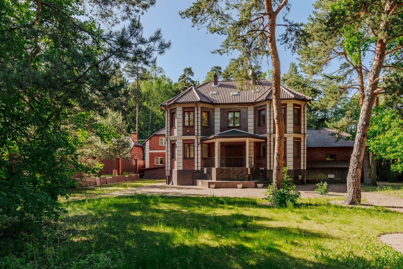 2-этажный коттедж 600 м² с отделкой