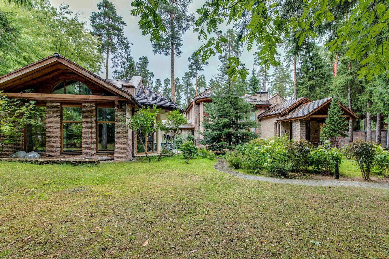2-этажный коттедж 600 м² с отделкой