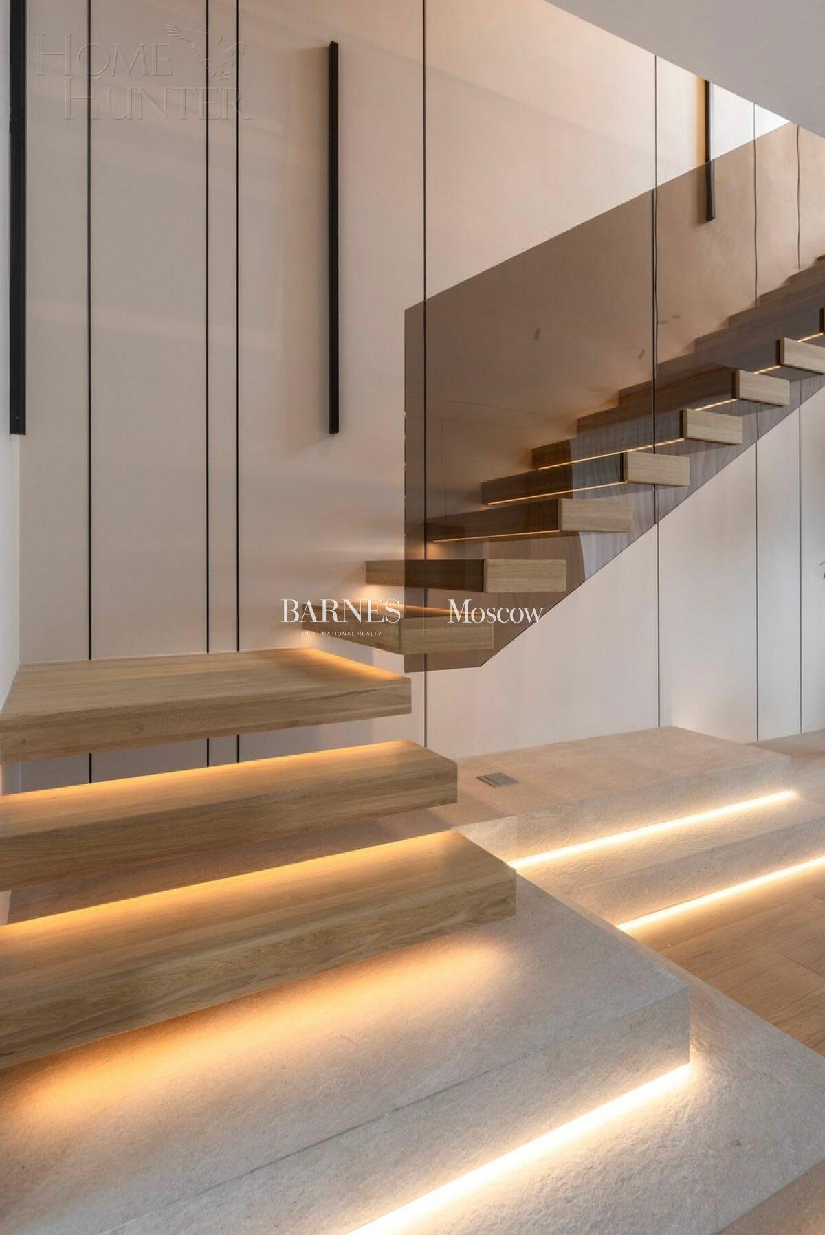 3-этажный таунхаус 250 м² с отделкой