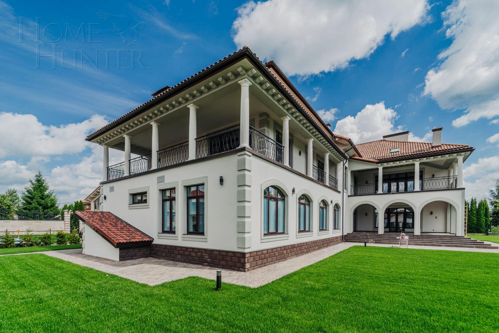 2-этажный коттедж 1 300 м² с отделкой