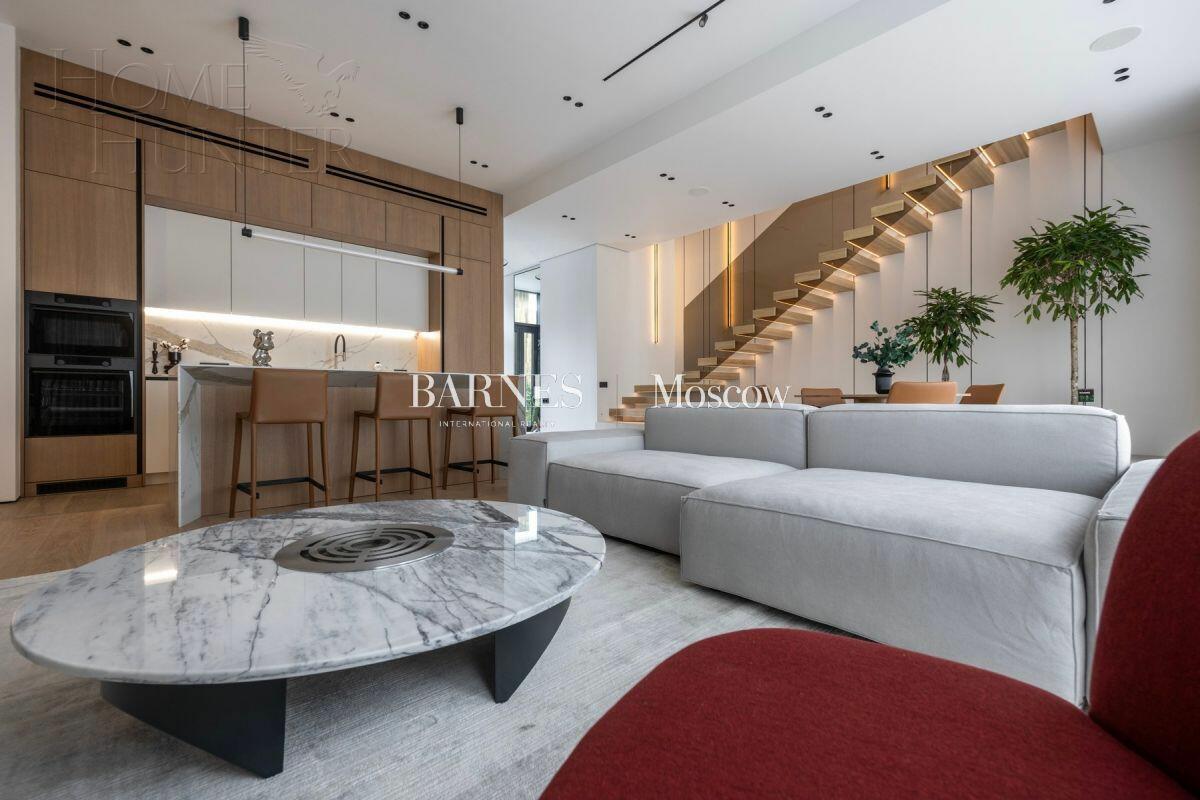 3-этажный таунхаус 250 м² с отделкой