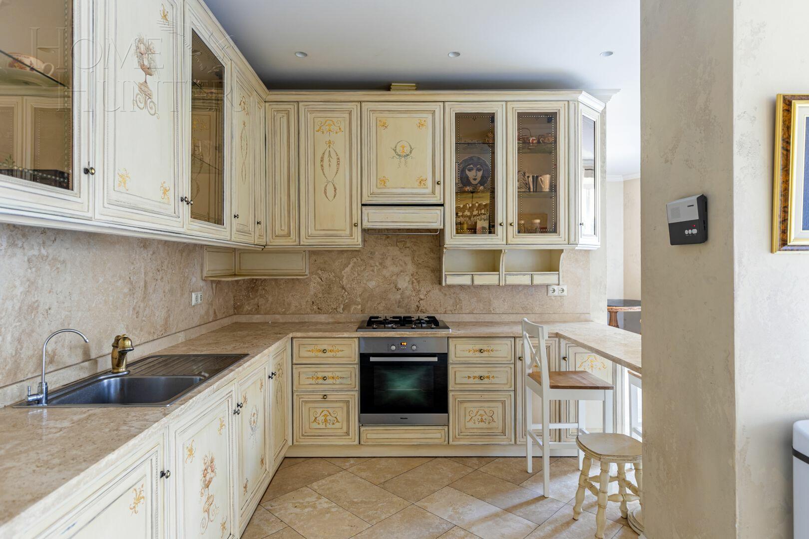 3-этажный коттедж 600 м² с отделкой