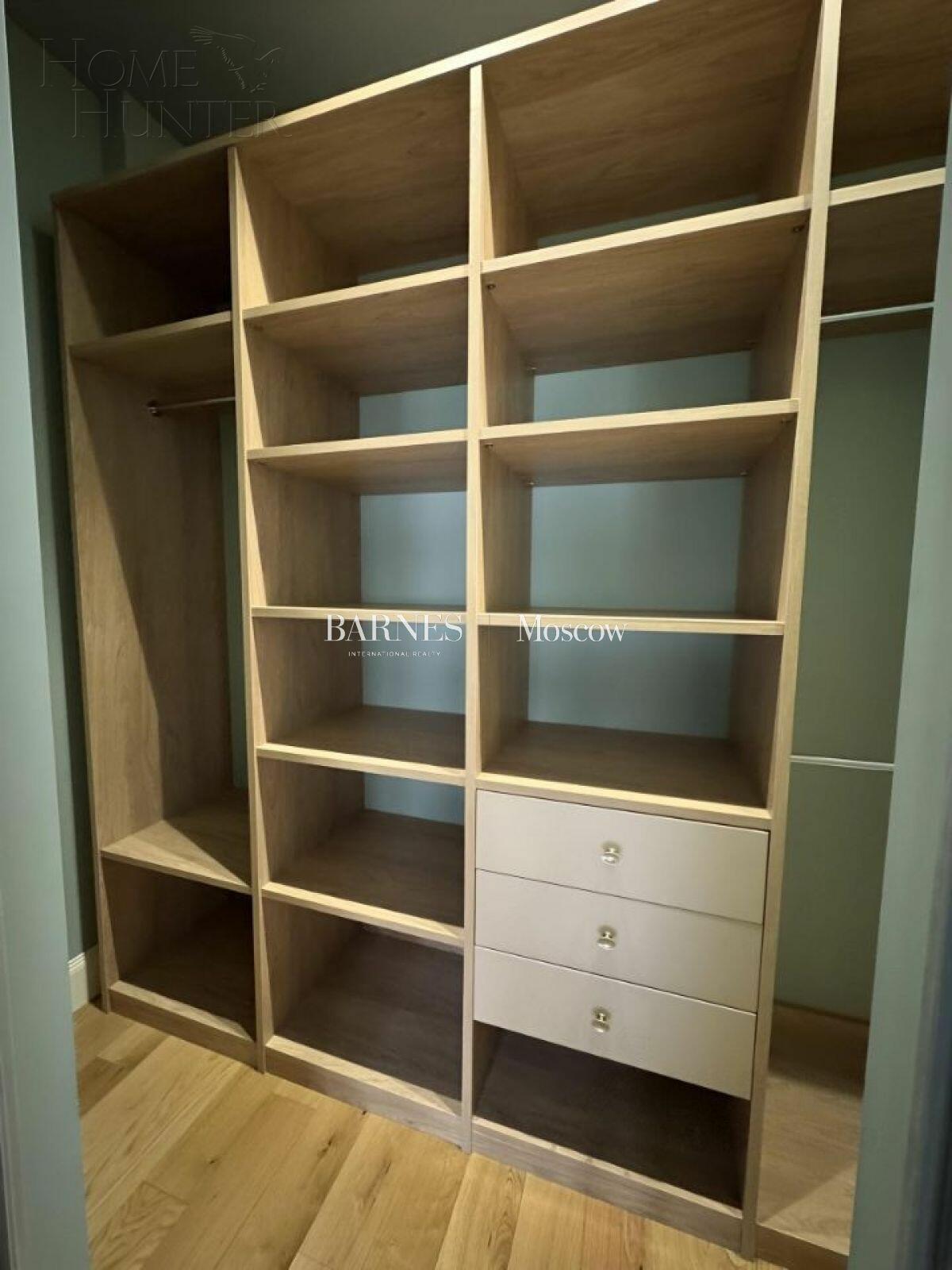 3-этажный таунхаус 300 м² с отделкой