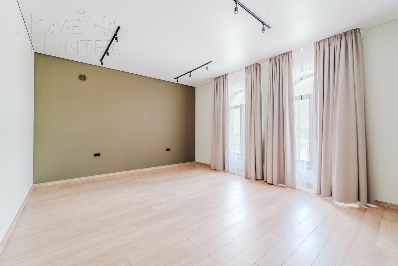 2-этажный коттедж 1 300 м² с отделкой
