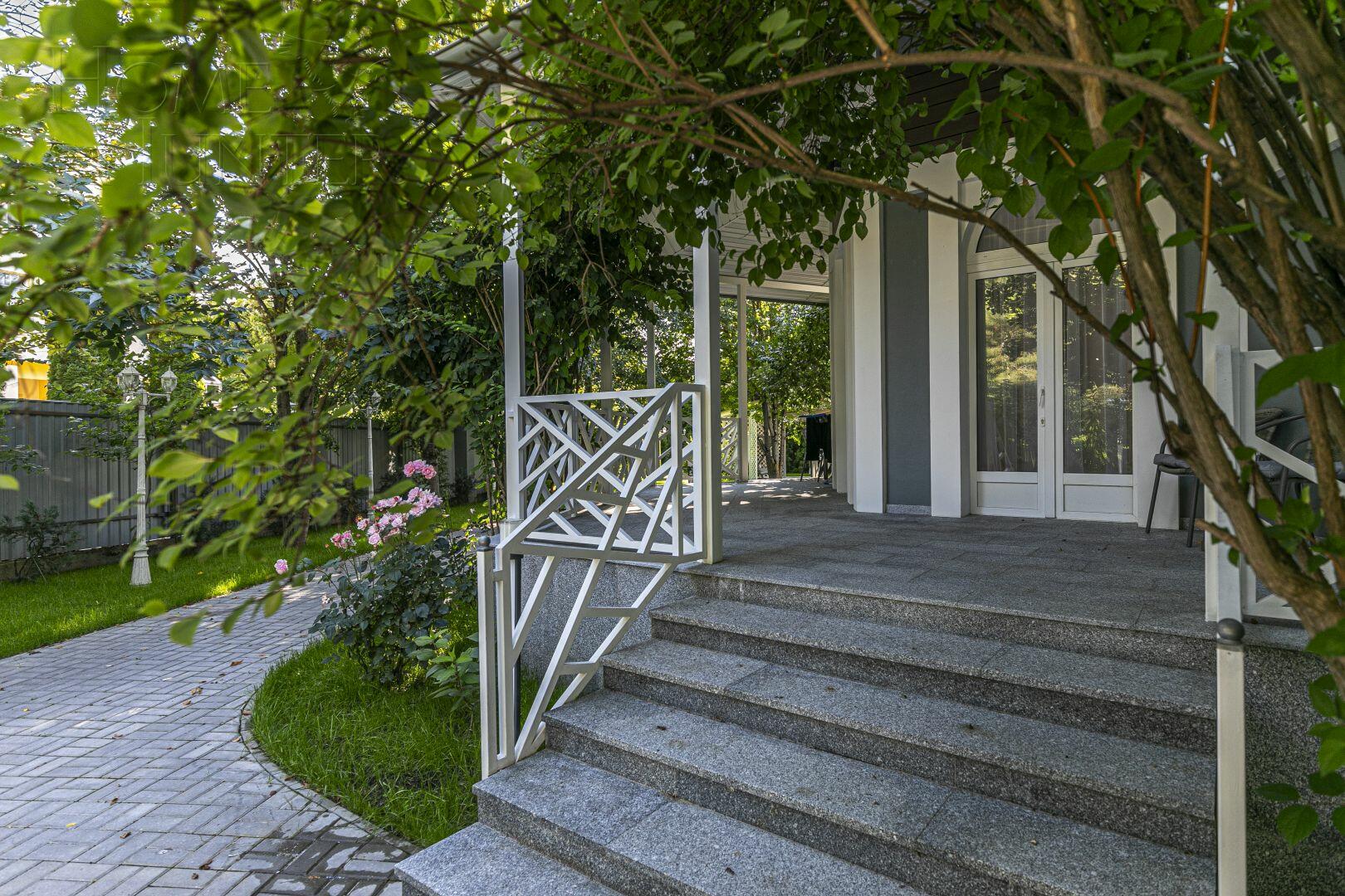 2-этажный коттедж 443 м² с отделкой