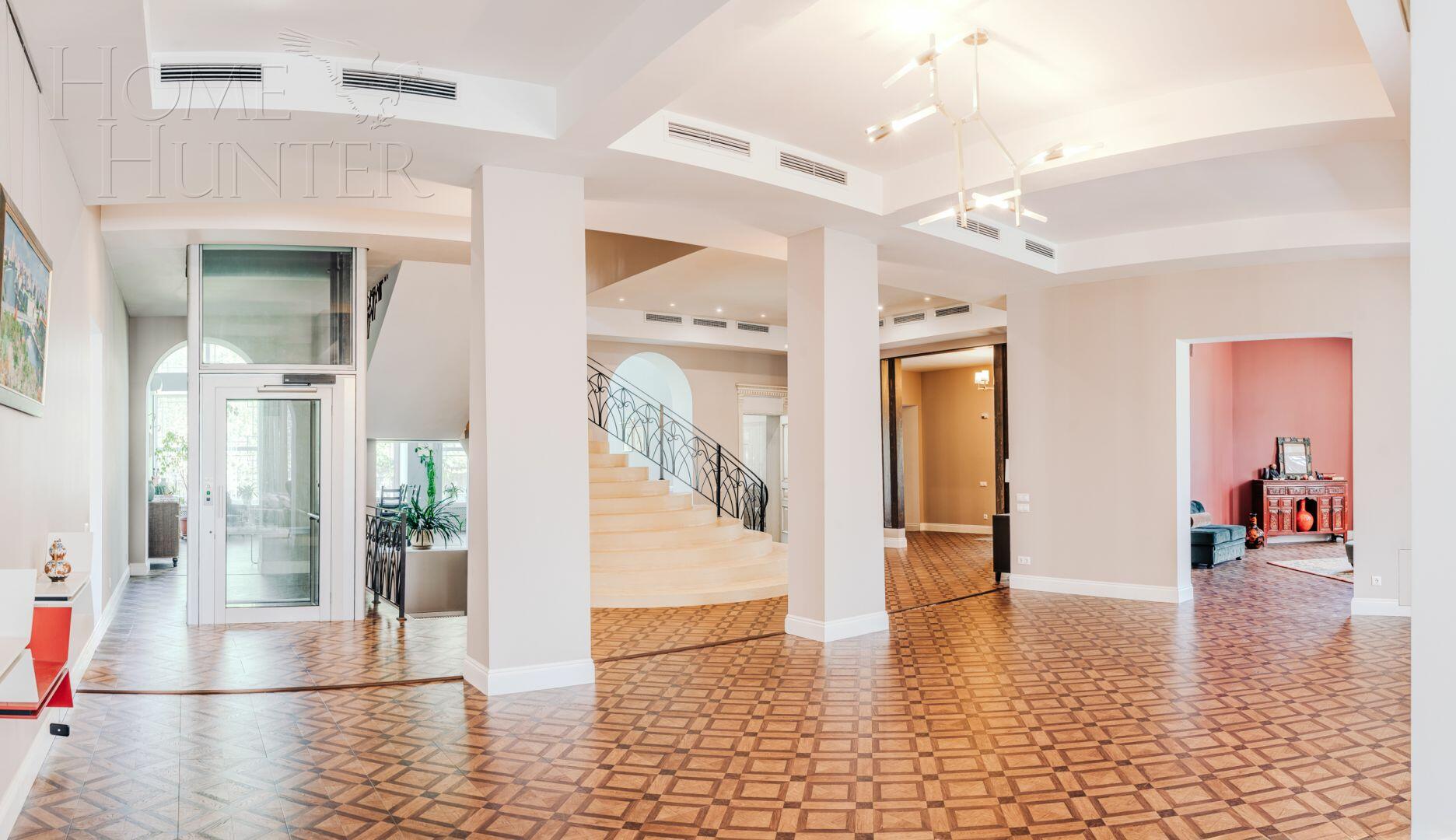 3-этажный коттедж 1 150 м² с отделкой