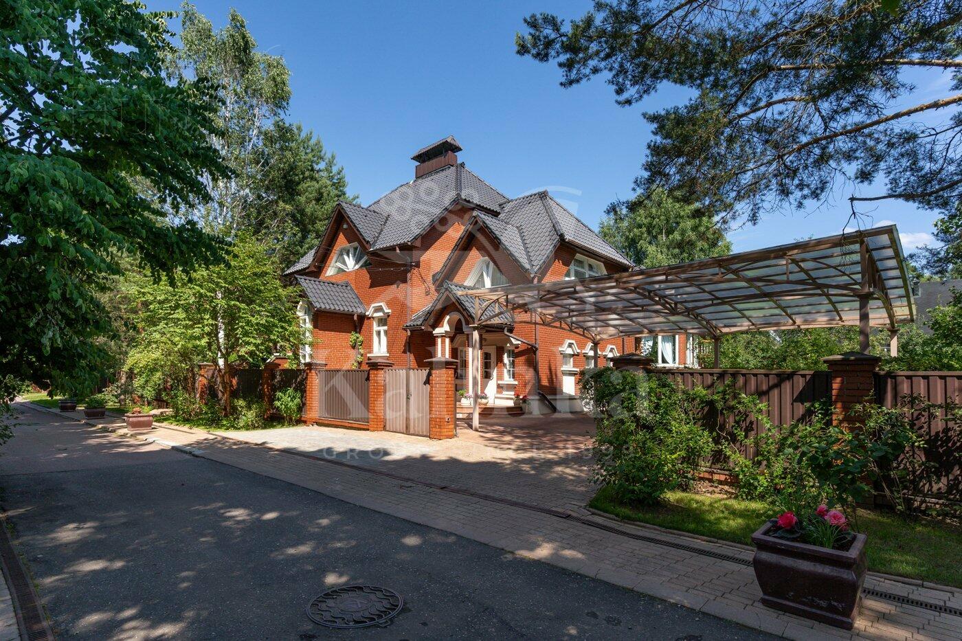 2-этажный коттедж 310 м² с отделкой