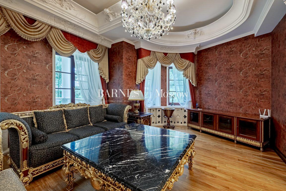 2-этажный коттедж 900 м² с отделкой