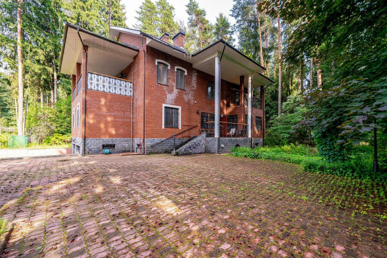 2-этажный коттедж 700 м² с отделкой