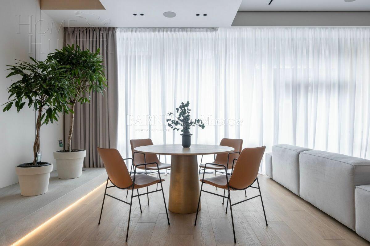 3-этажный таунхаус 250 м² с отделкой