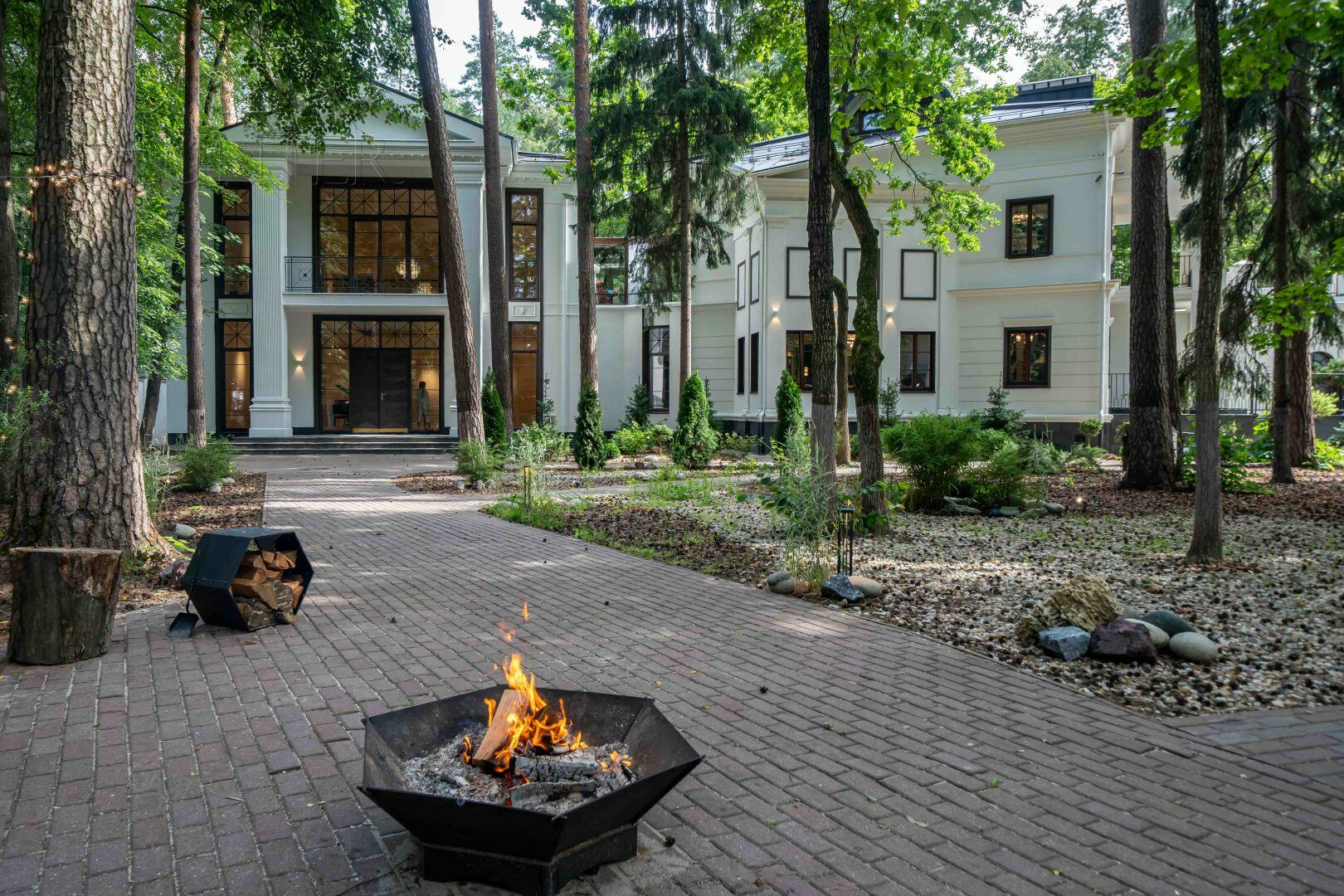 2-этажный коттедж 1 463 м² с отделкой