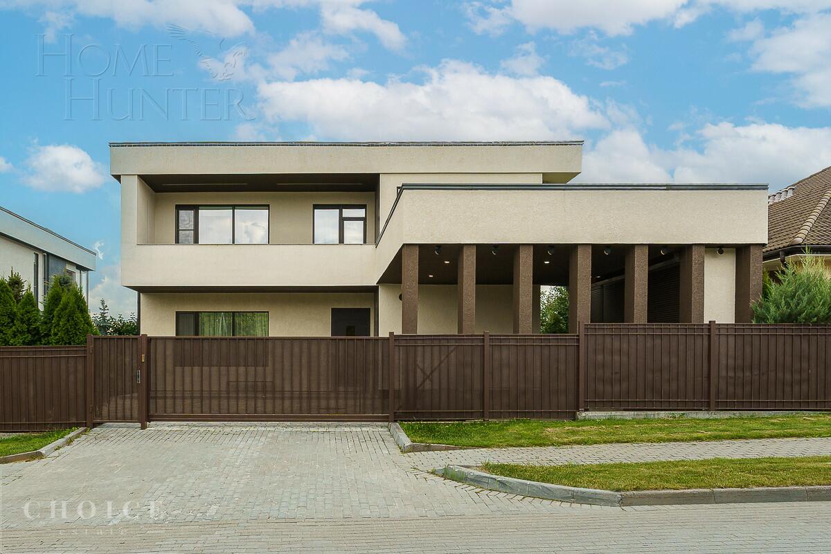 2-этажный коттедж 300 м² с отделкой