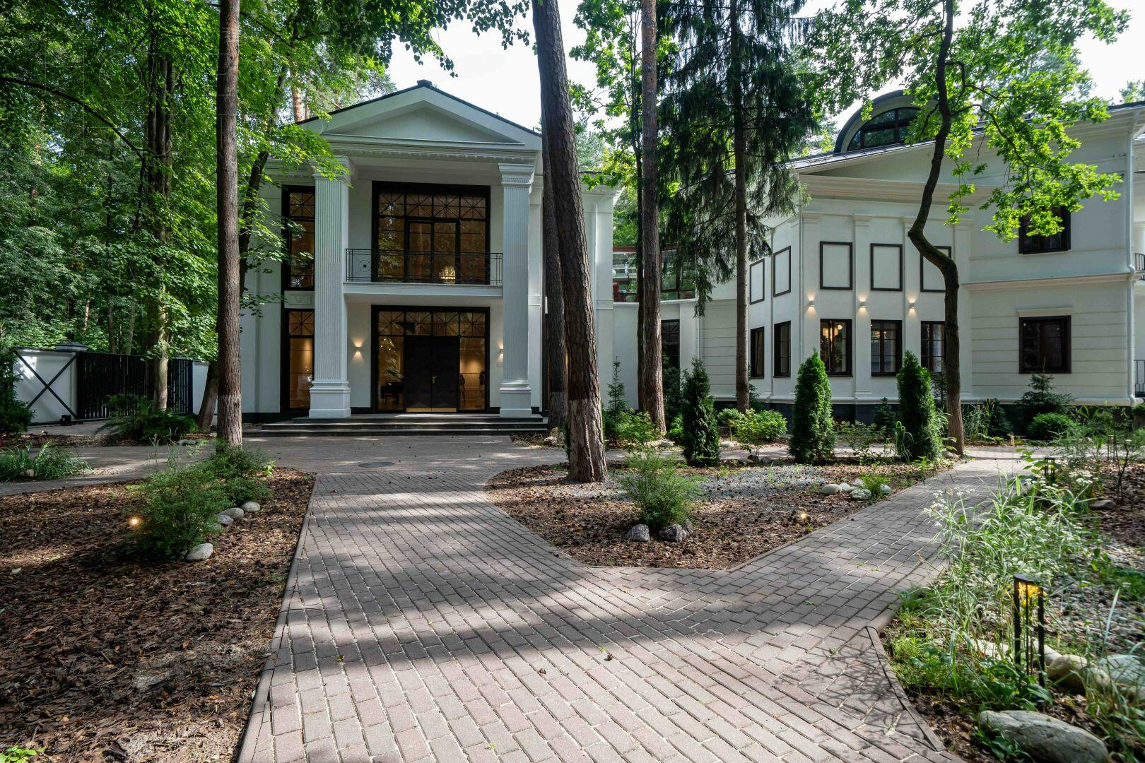 2-этажный коттедж 1 463 м² с отделкой