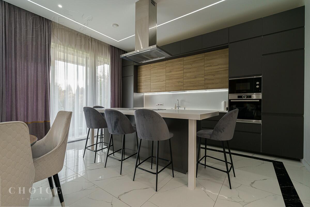 2-этажный коттедж 300 м² с отделкой