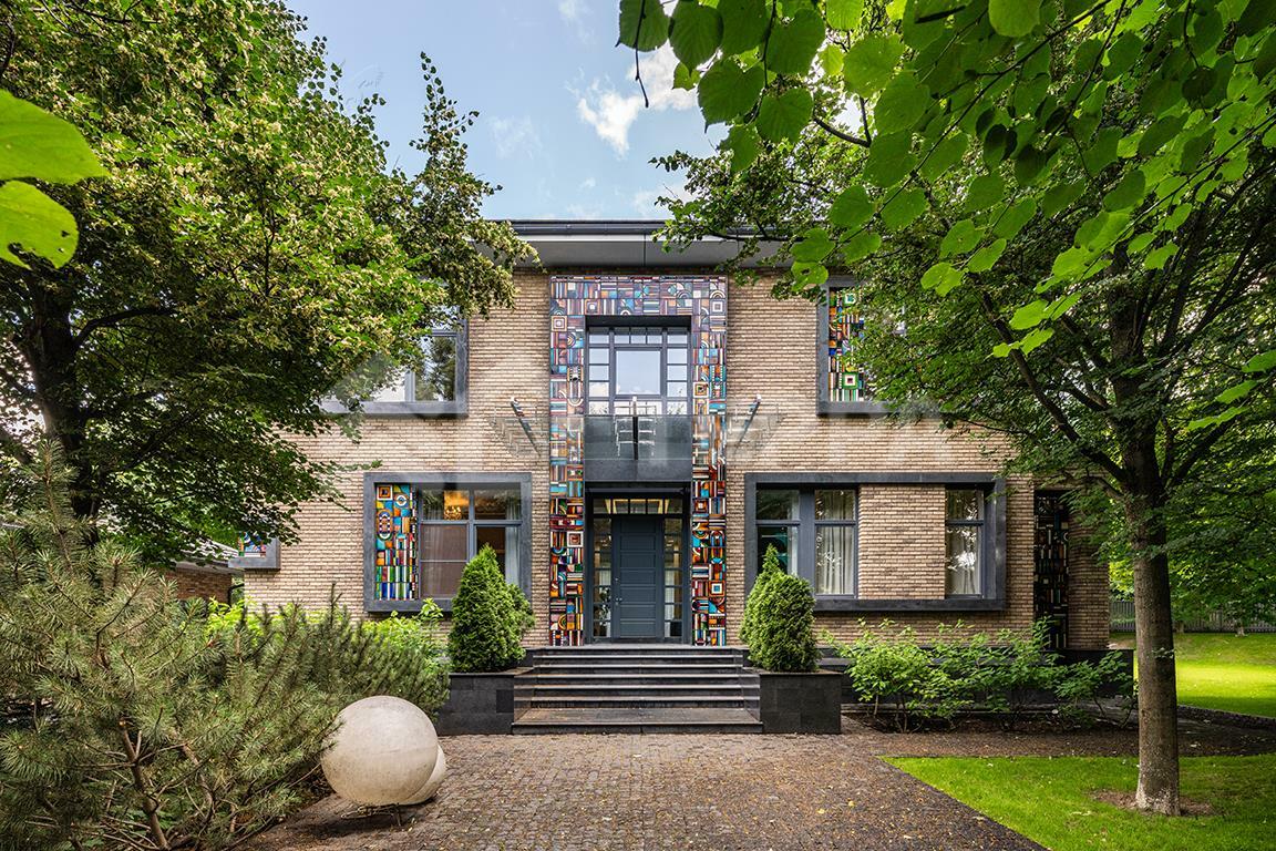 2-этажный коттедж 750 м² с отделкой