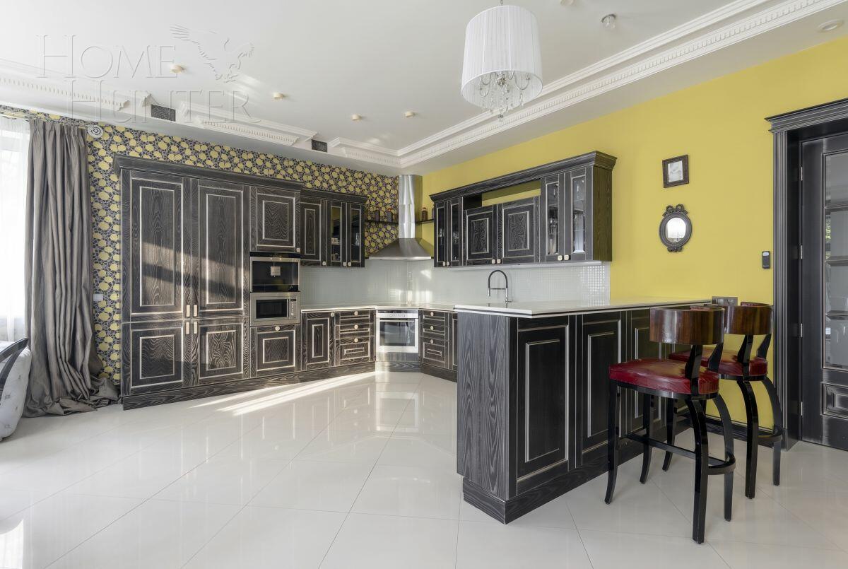 2-этажный коттедж 640 м² с отделкой